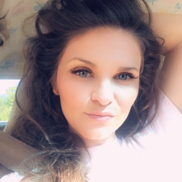 Meet your Posher, Brittney - Picture 1 of 1